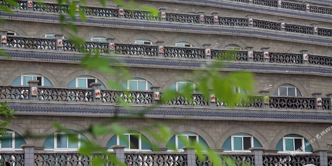 窑苑假日酒店(延安大学杨家岭店)