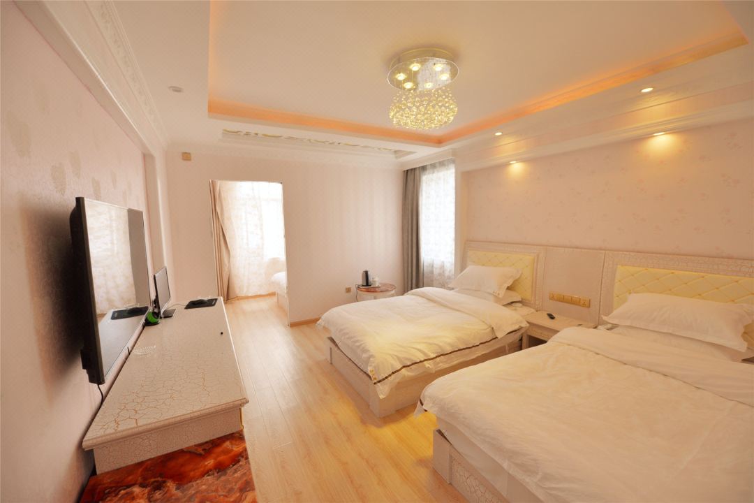 Lijiang Cloud Love Theme Hotel