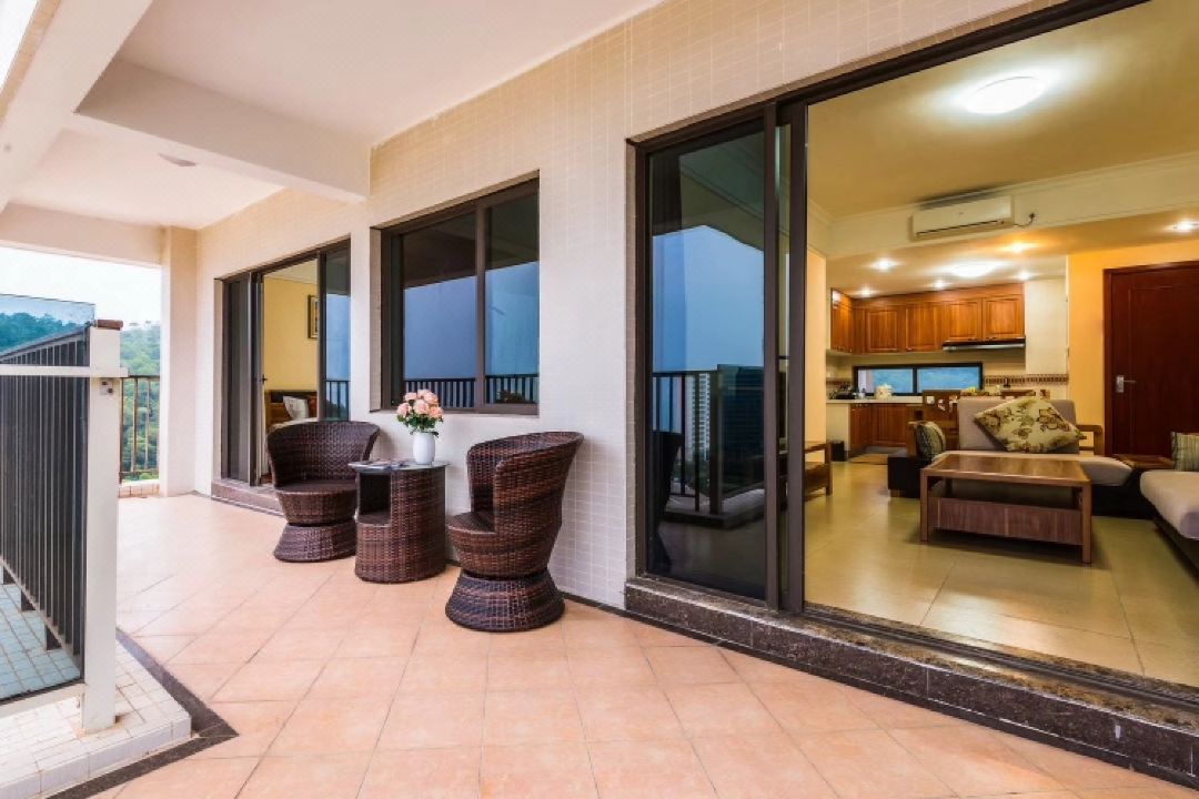 Hailing Island Baoli Yintan Linyu Seaview Apartment