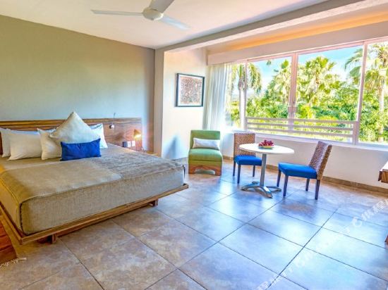 Las Brisas Huatulco – All Inclusive - Tap to explore photos
