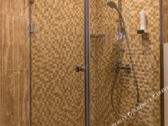 Rosslyn Thracia Hotel - Tap to explore photos
