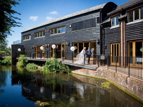 Tewinbury Farm Hotel - Tap to explore photos