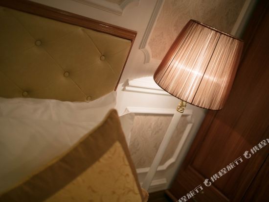 Champton Hanoi Hotel - Tap to explore photos