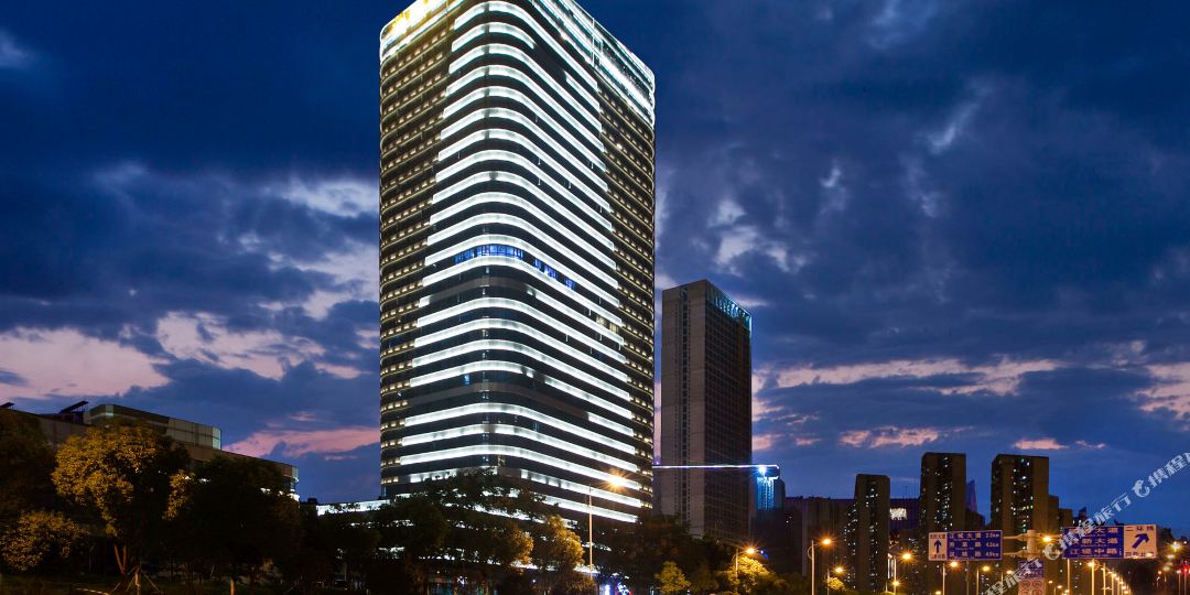 曼居九点(武汉国际博览中心店)