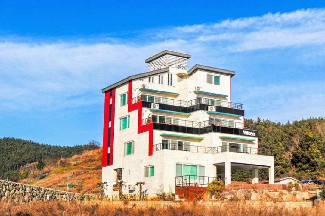 Geoje Biken Kids Pool Villa (Pool for All Rooms, Elevator)