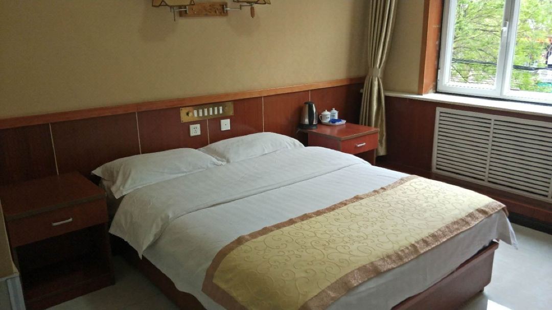 Chengde Yiju Hotel