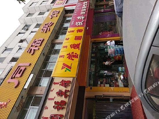 同湖宾馆(红山区食品安全委员会办公室西北)
