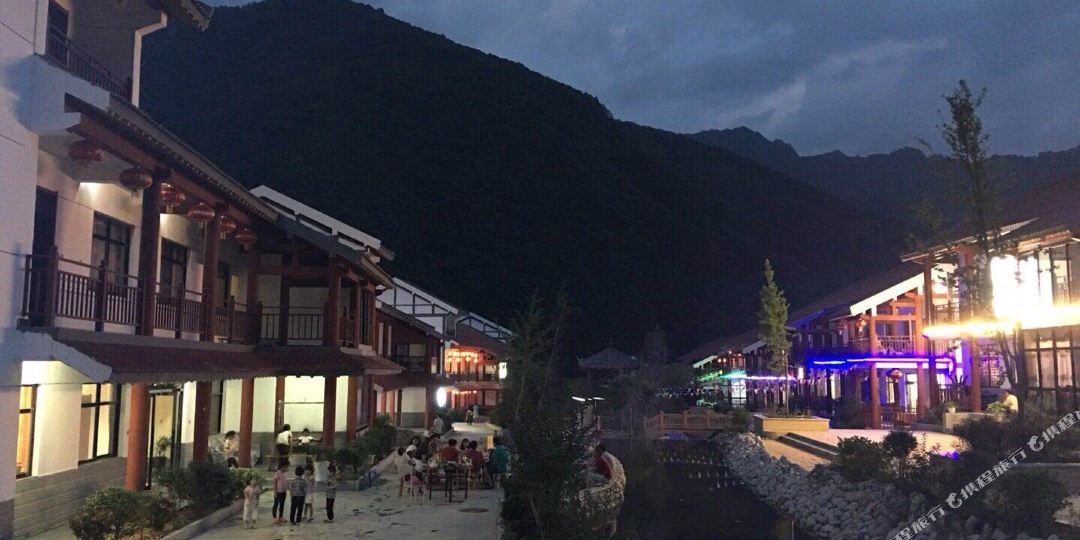 太白飞河堡农家乐