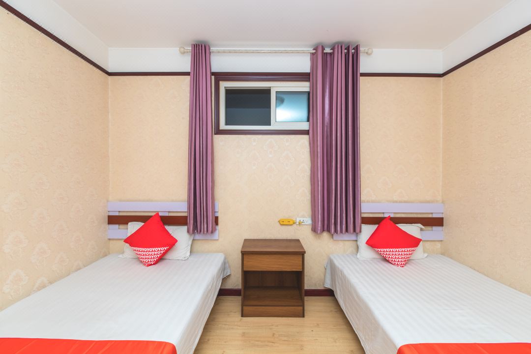 Jiaozhou yingxiang business hotel
