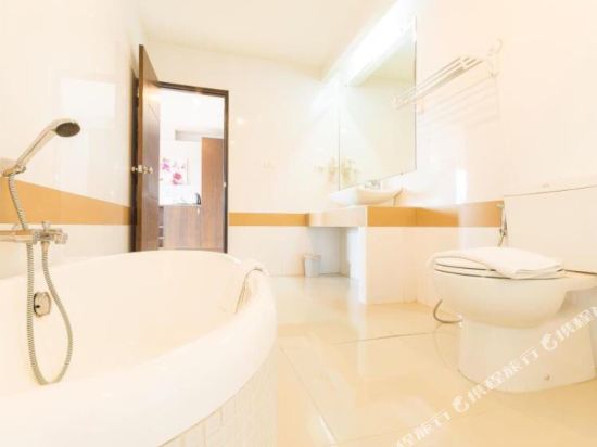 Sinkiat Buri Hotel - Tap to explore photos