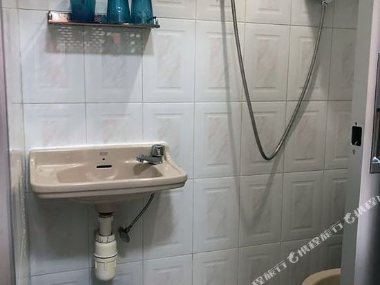 Kwong Hang Travel Guesthouse - Tap to explore photos