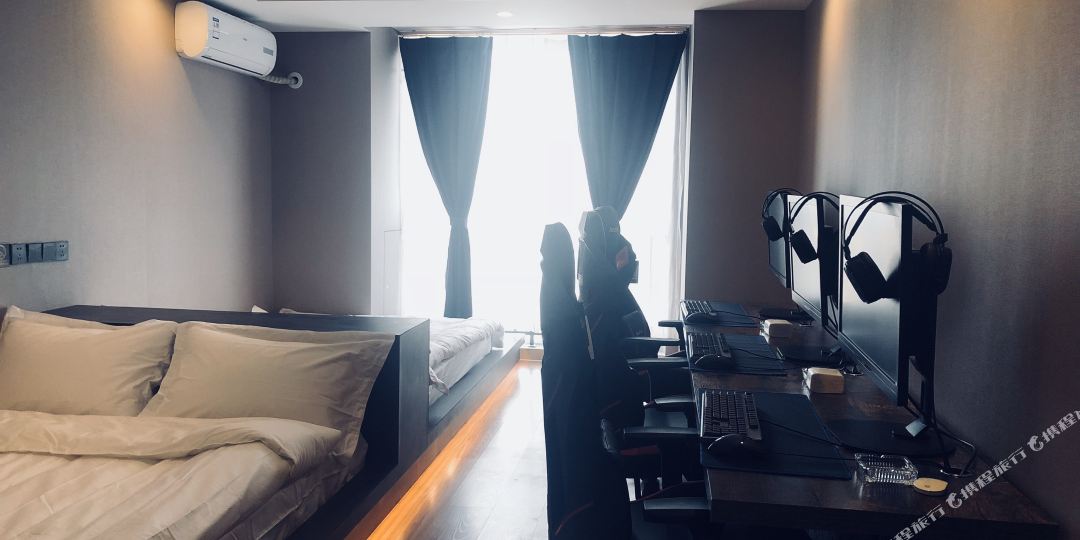 内蒋乐溢电竞公寓(万达店)