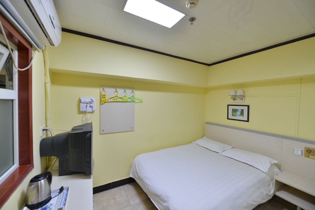 Jingluyuan Hotel (Beijing Railway Station Subway Station Xiehe Hospital)