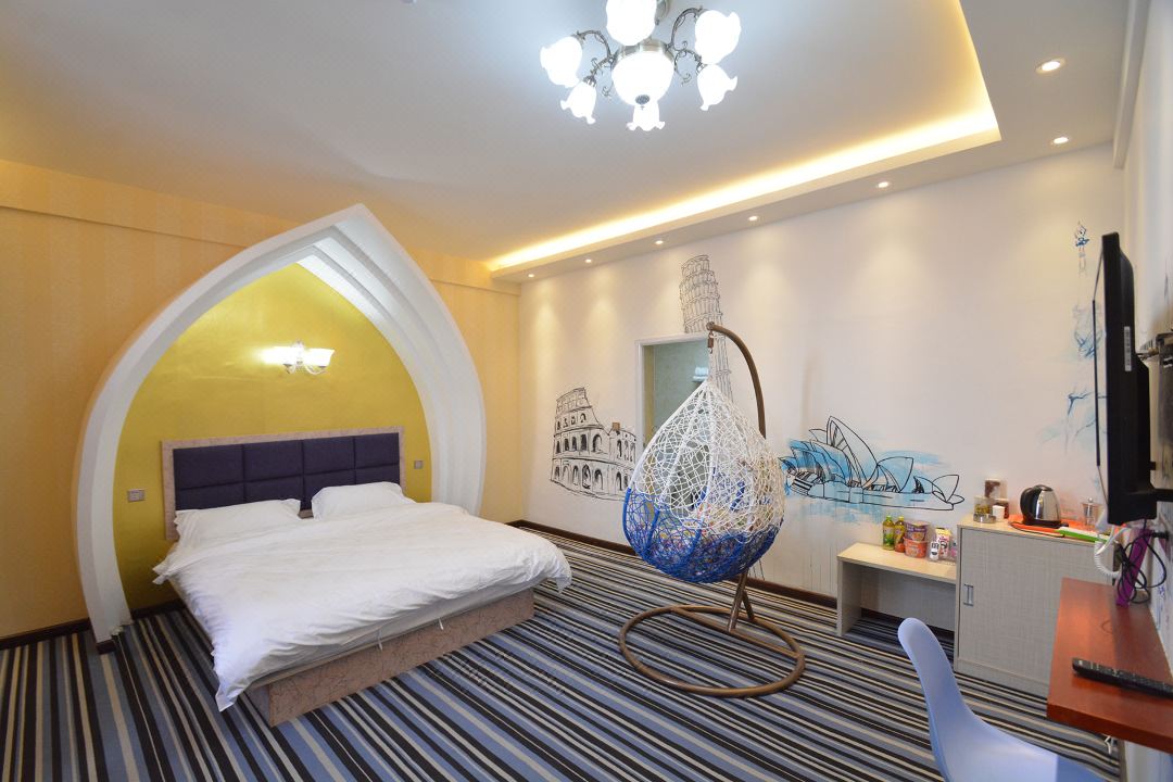 Xinzheng Fenglin evening fashion theme hotel