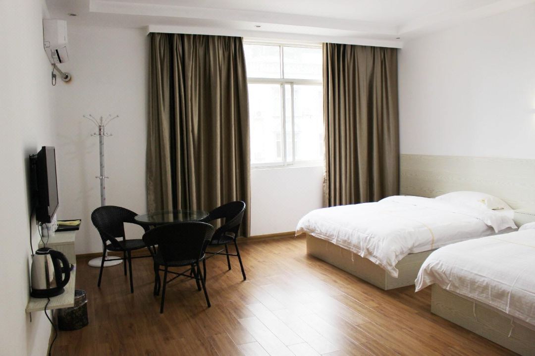 Hechi Chendong Business Hotel