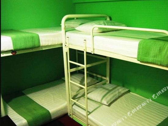 Moni Gallery Hostel - Tap to explore photos