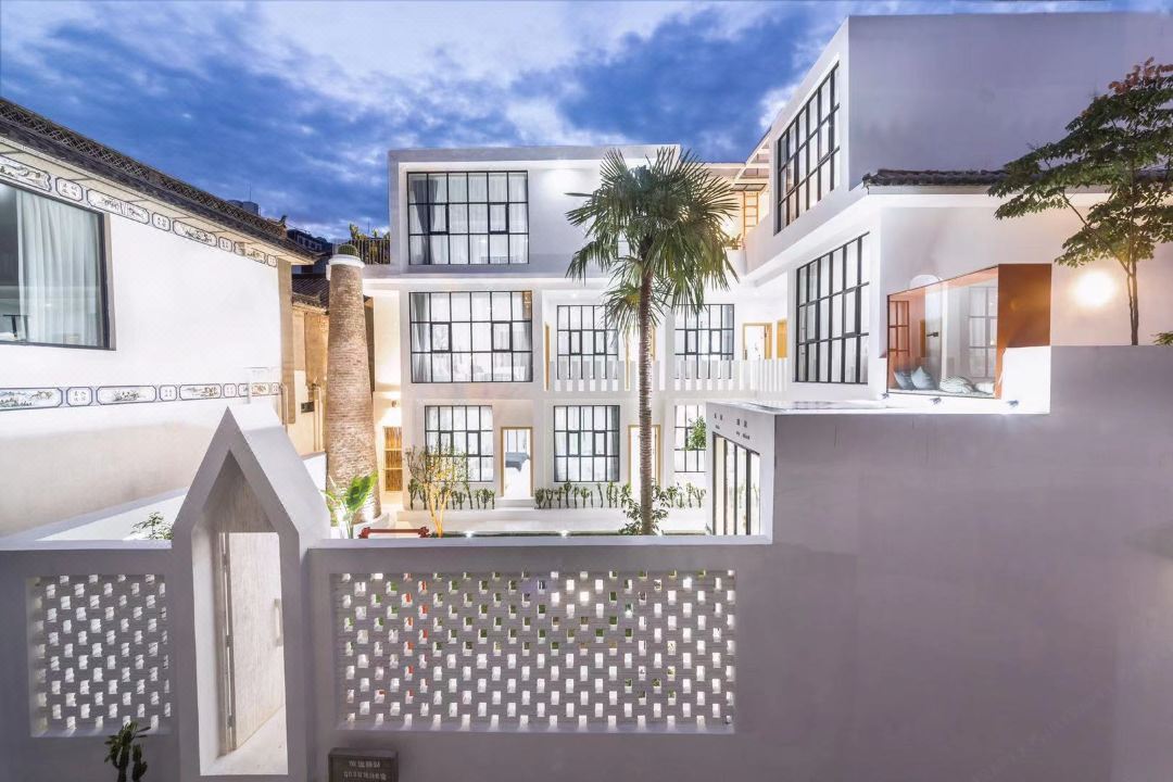 Dali 9030 Design Homestay