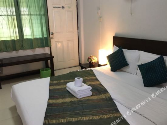 Ampawan Guesthouse - Tap to explore photos