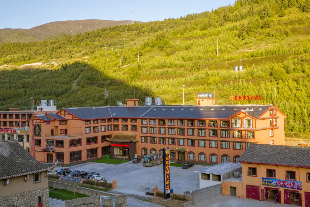 Longqin Yunding Hotel