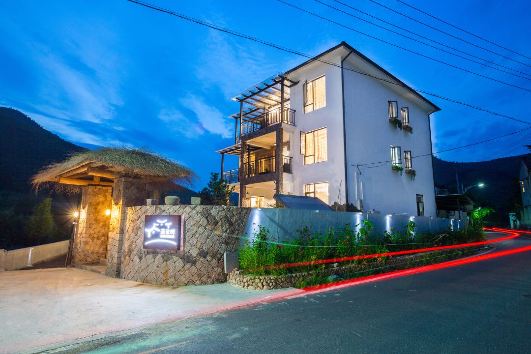 Stream Banks Private Hostel