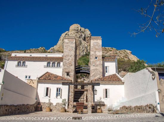 Hotel de Piedra - Tap to explore photos