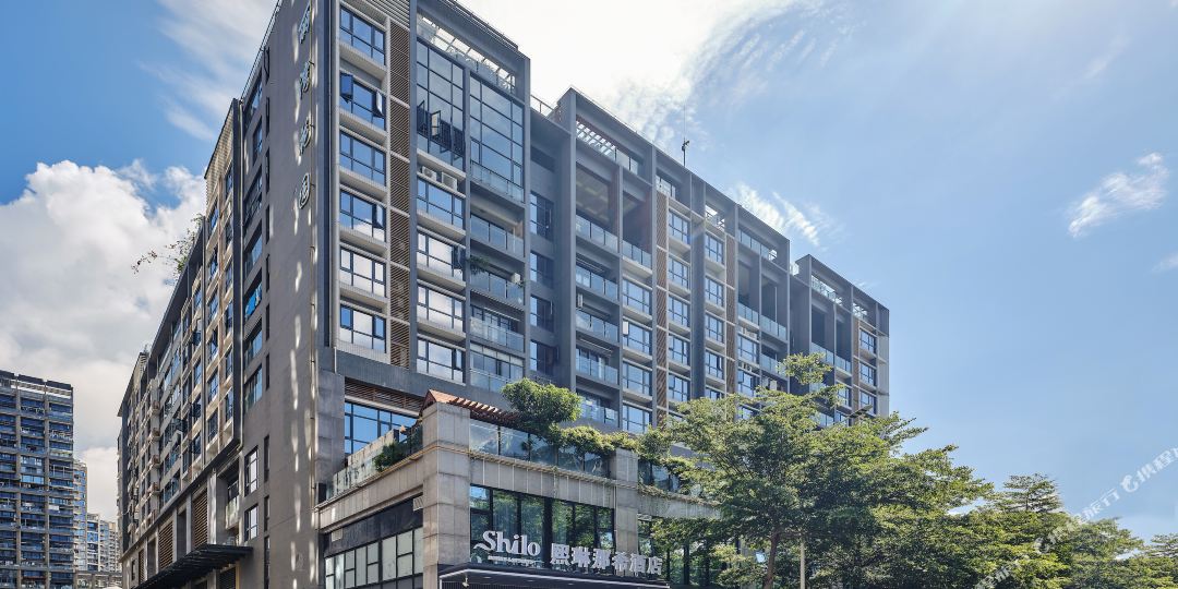 深圳南山深圳湾口岸秋果酒店x