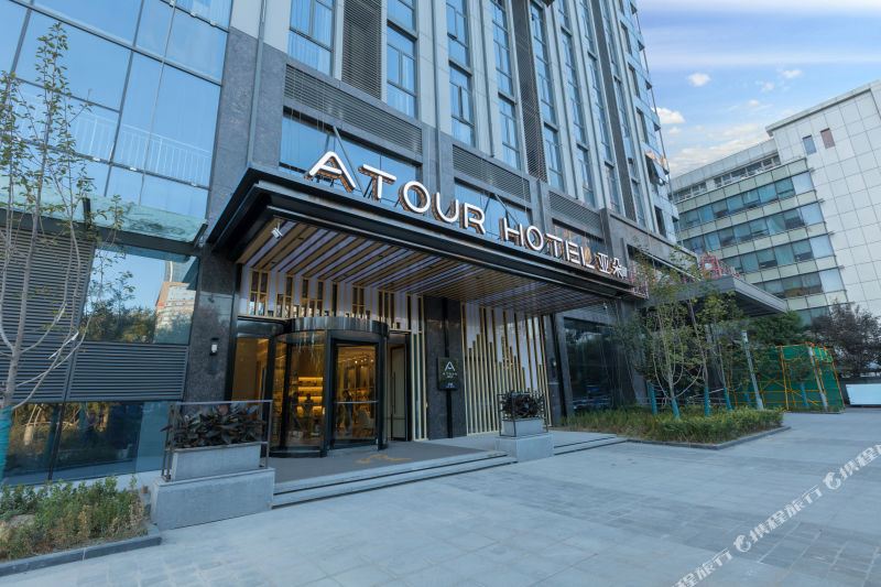西安市高新锦业路亚朵酒店