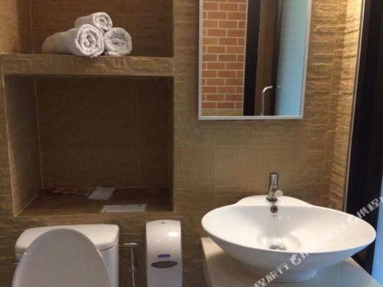 Bourbon St Boutique Hotel - Tap to explore photos