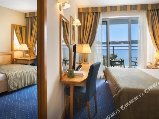 Aminess Vival Grand Azur Hotel - Tap to explore photos