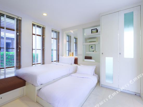 Baan LonSai Beachfront Condominium - Tap to explore photos