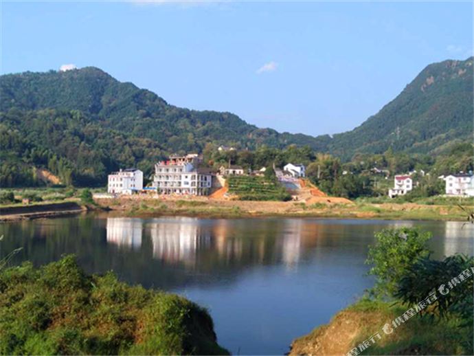 黄山湖佳山庄