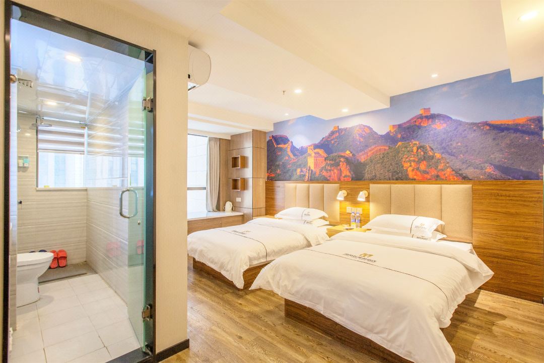 Momo World Micro Hotel (Wuchang Railway Station)