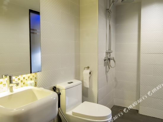 Eleven Avenue Suites Bangkok - Tap to explore photos