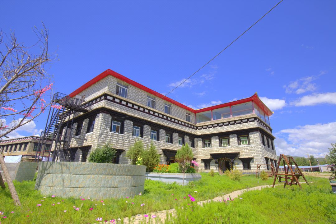 Daocheng Yunqi Mountain House Inn