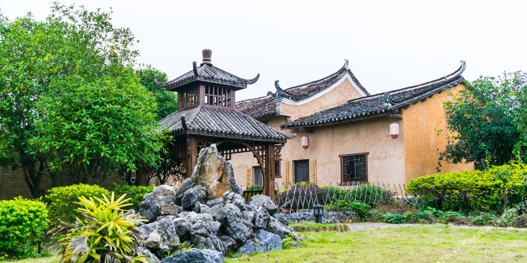 茅草屋度假农庄(贺州富川神仙湖店)