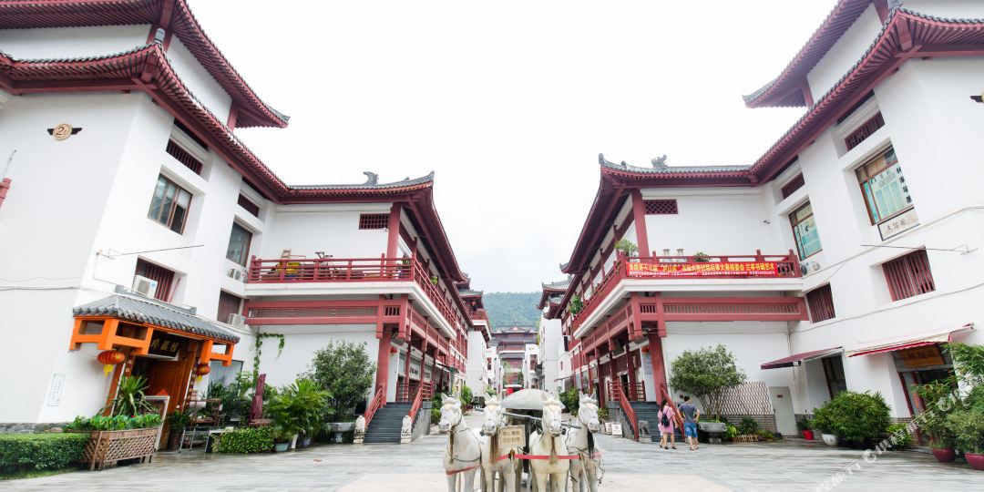 深圳艺源酒店(东站文博宫店)