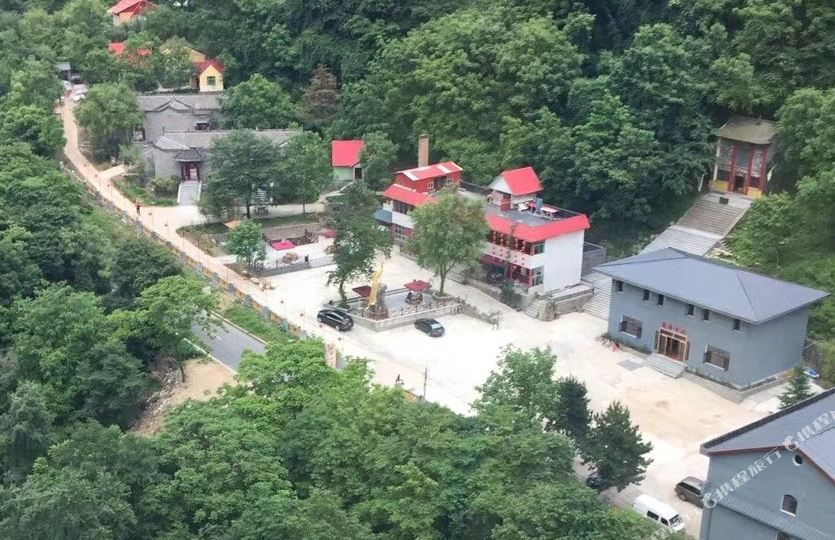 红河峡谷凤凰山庄