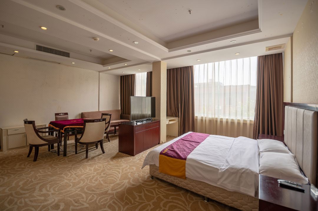 Ziyang Pingtung Station Hotel