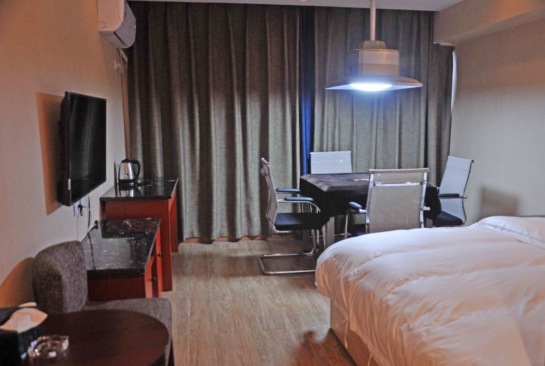 Lujiang Luping Business Hotel