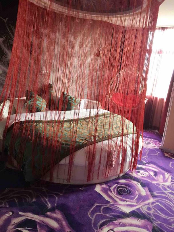 Danfeng Junlin World Theme Hotel