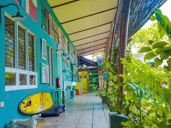 Flotsam and Jetsam Artist Beach Hostel - Tap to explore photos