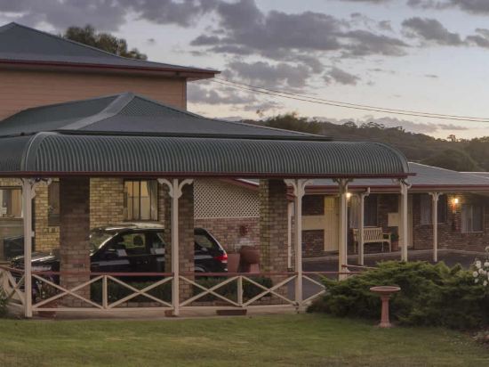 Rest Point Motor Inn - Tap to explore photos