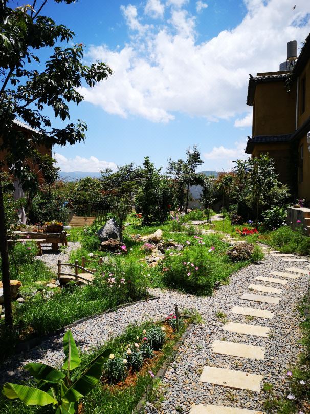 Dali Rose Flower Inn