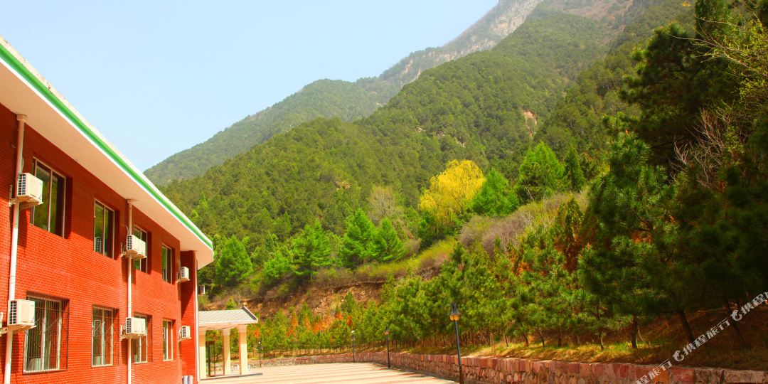石膏山县卧山庄