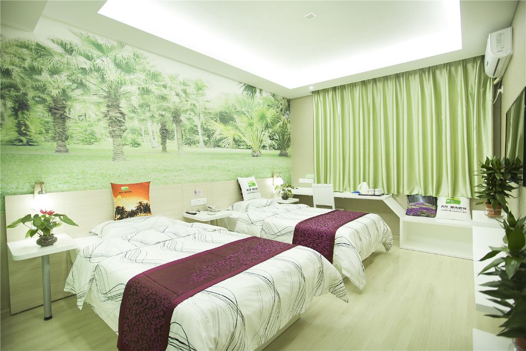 Youth Fashion Theme Hotel (Xishuangbanna Jinghong Gaozhuang Star Night Market)