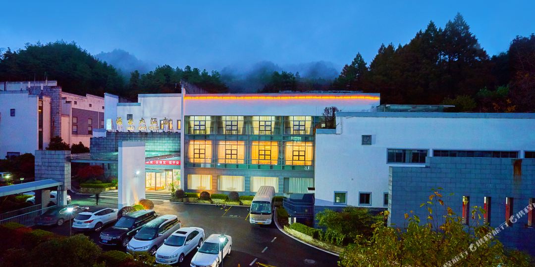 8汤泉大酒店