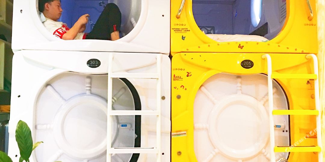 郑州鸵鸟时尚太空舱青年公寓