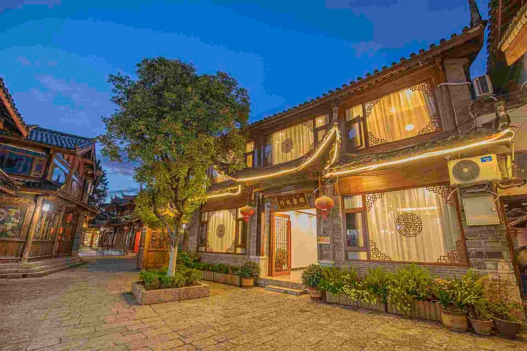 Wolong Inn