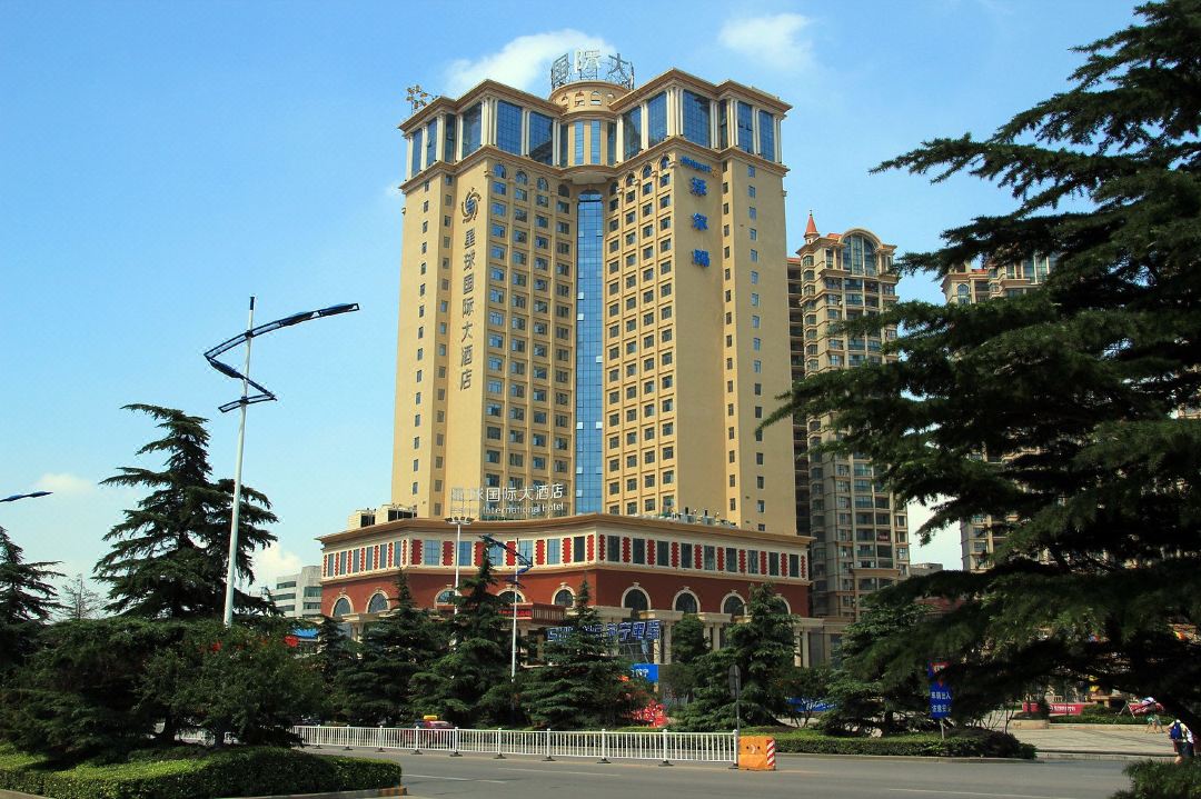 Planet International Hotel (Jingmen Duodao Wanda Branch)