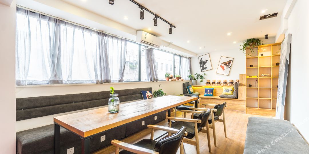 登巴国内连锁客栈(上海外滩店)